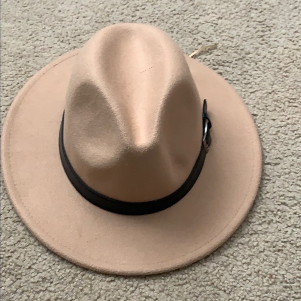 Wide brim women’s hat